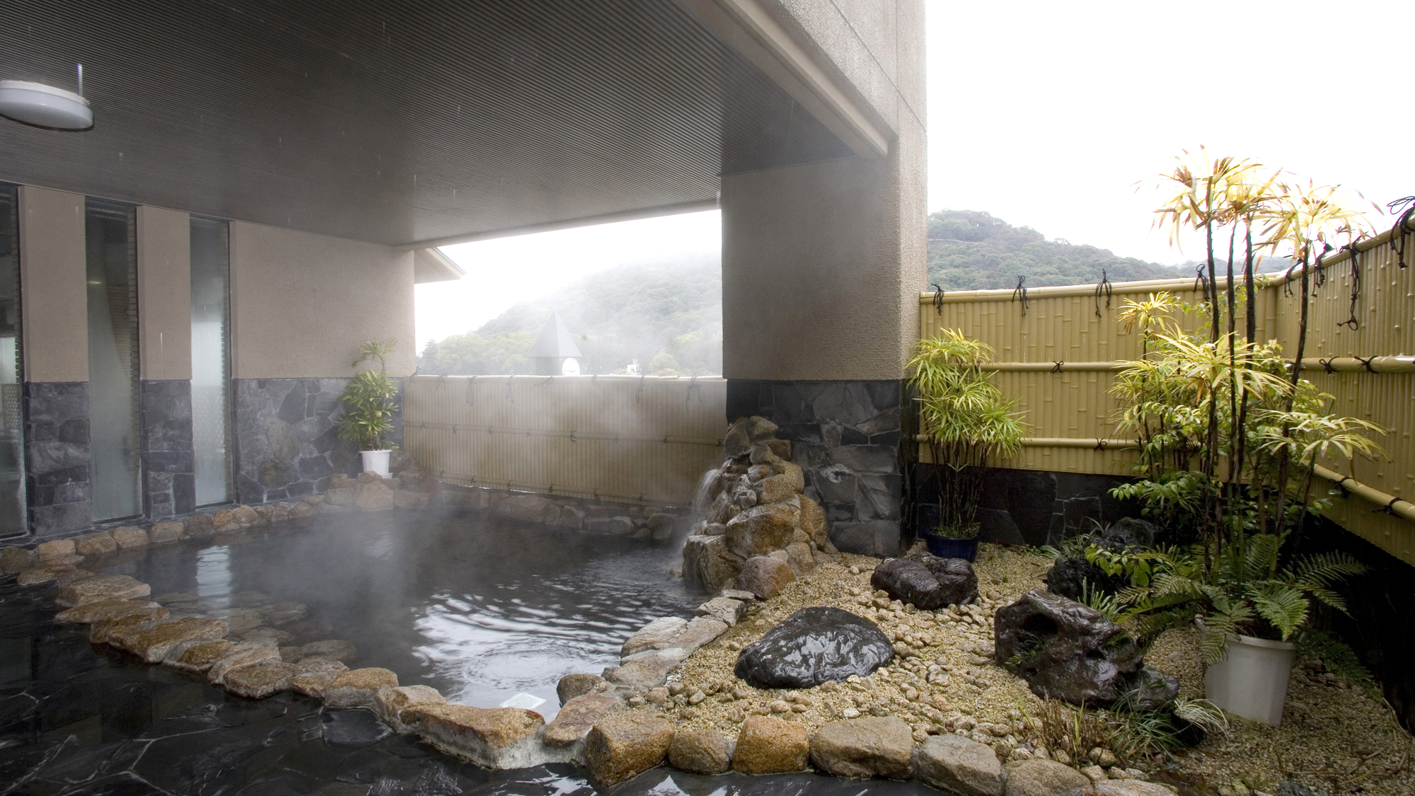 高知城下の天然温泉 三翠園(さんすいえん)